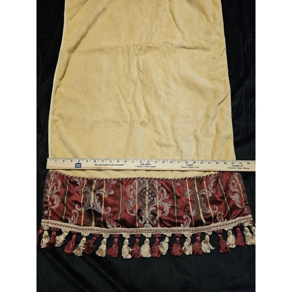 Croscill Elegant Burgundy And Gold Tasseled Bath Towel 48x25